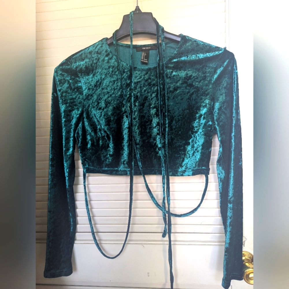 Forever 21 Emerald Green Velvet Wrap Crop Top Size L